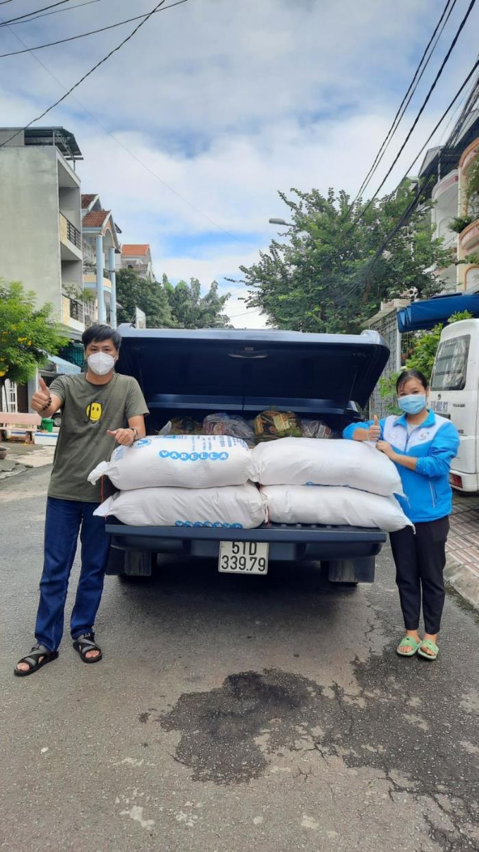 Trao quà đến người dân ở P.Phước Long A (ngày 18/09/2021)